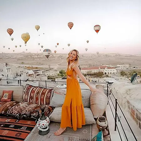 Seki Cave - Wake Up To Hot Air Balloons 3*