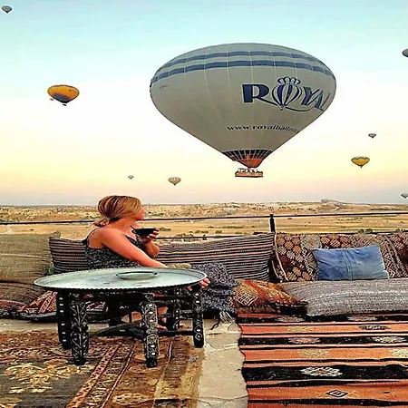 Seki Cave - Wake Up To Hot Air Balloons Avanos