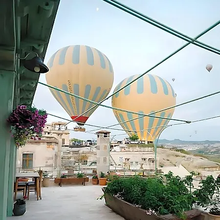 Hotel Seki Cave - Wake Up To Hot Air Balloons