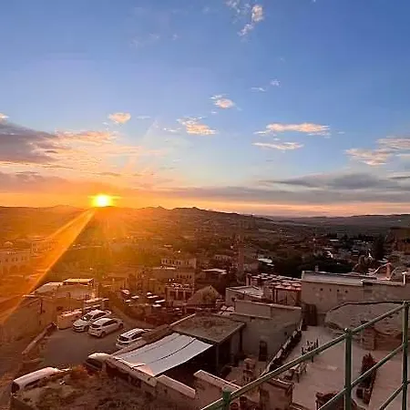 Seki Cave - Wake Up To Hot Air Balloons Avanos