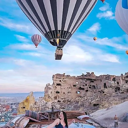 Seki Cave - Wake Up To Hot Air Balloons Avanos