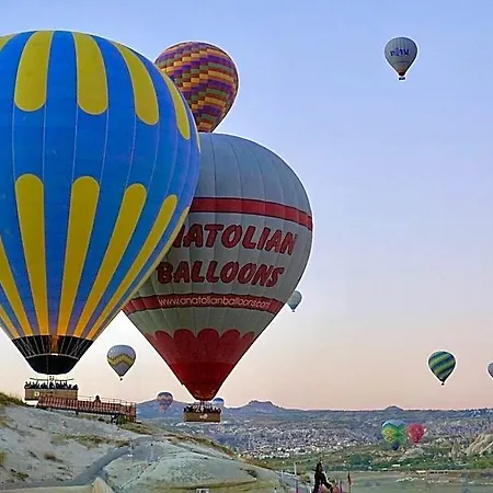 Seki Cave - Wake Up To Hot Air Balloons Hotel