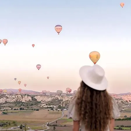 Hotel Seki Cave - Wake Up To Hot Air Balloons