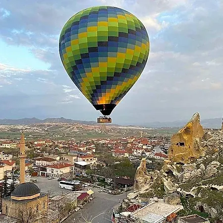 Seki Cave - Wake Up To Hot Air Balloons Hotel